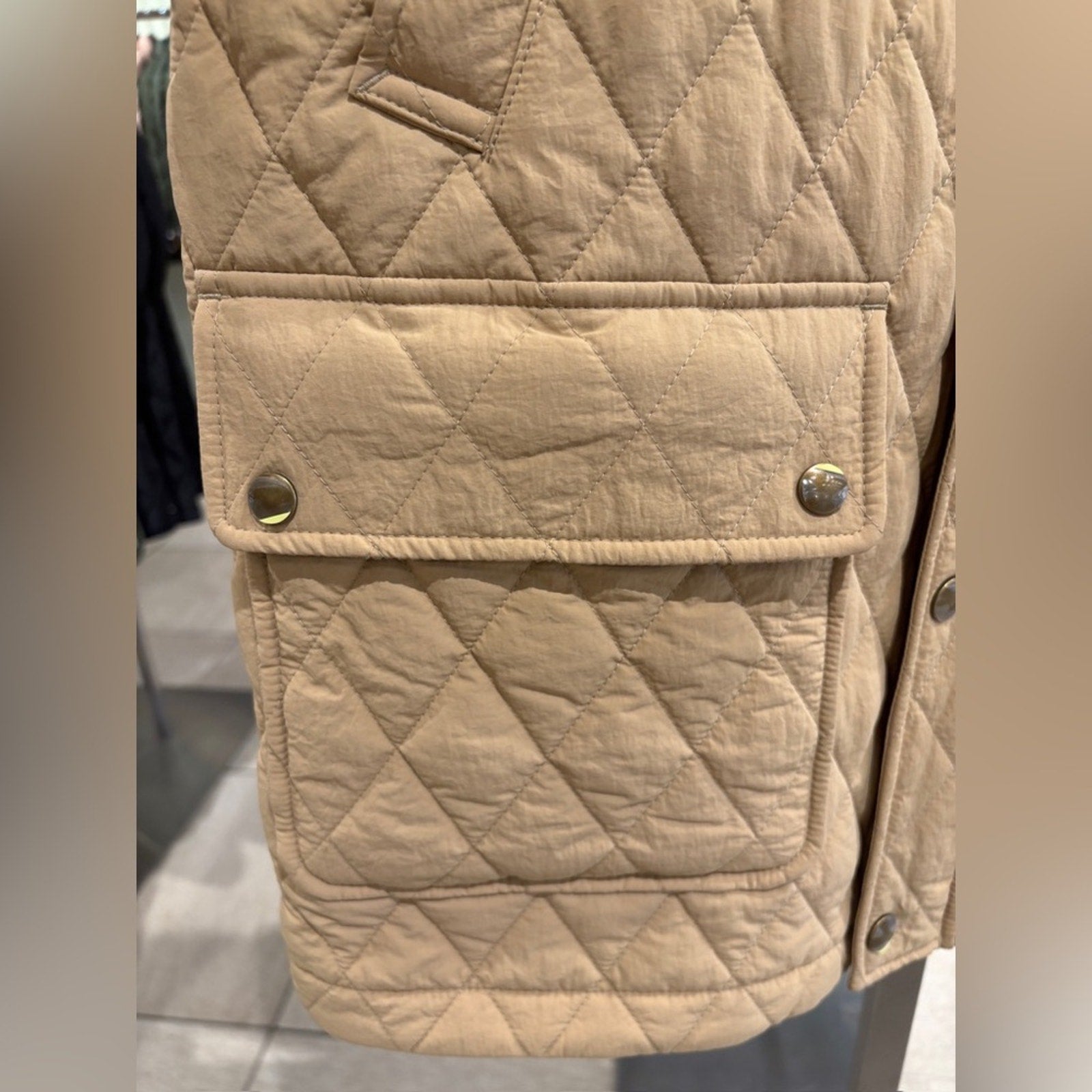 Burberry quilted puffer jacket Beige