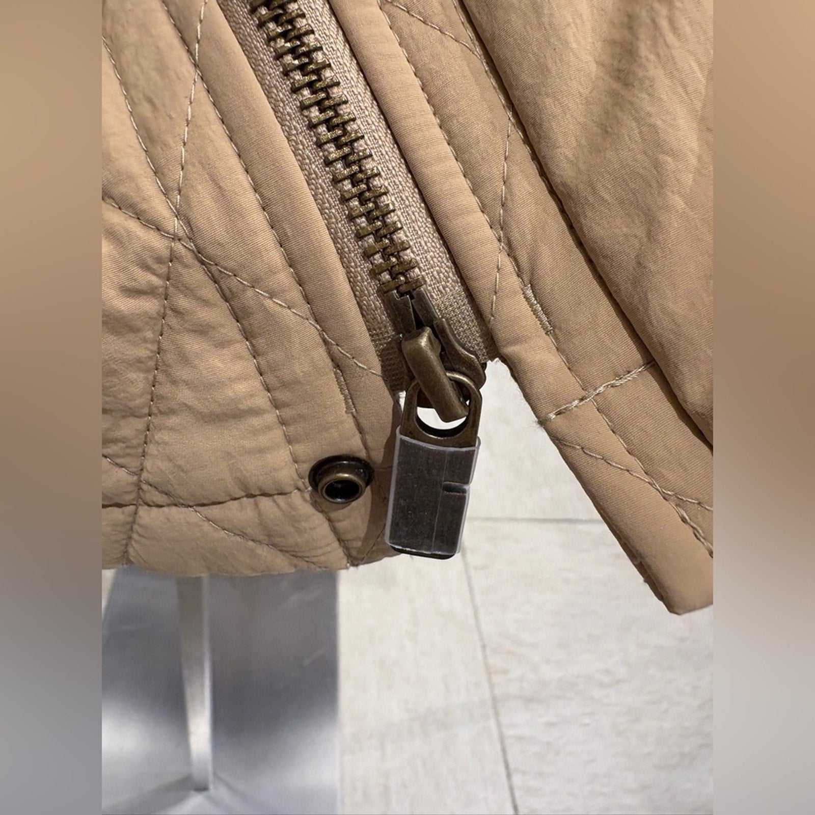 Burberry quilted puffer jacket Beige