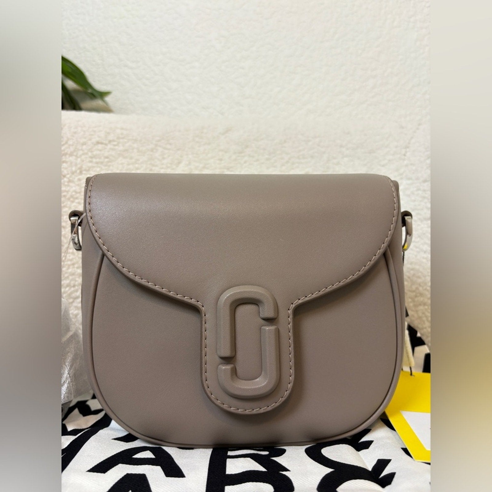 Marc Jacobs Covered J Marc Saddle Bag grey