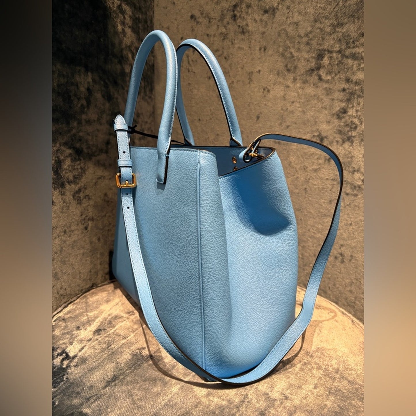 Versace La Medusa Medium Tote Leather Top handle Bag