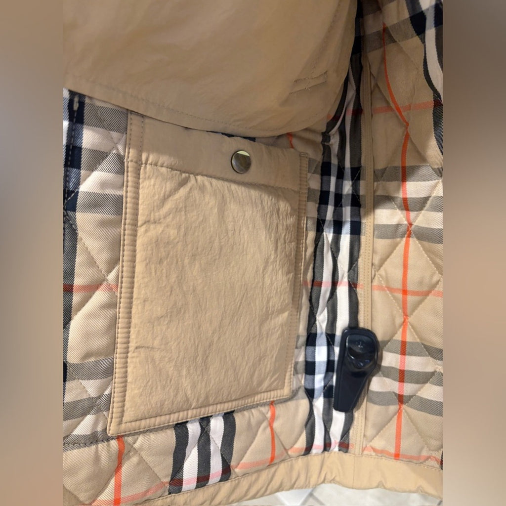 Burberry quilted puffer jacket Beige