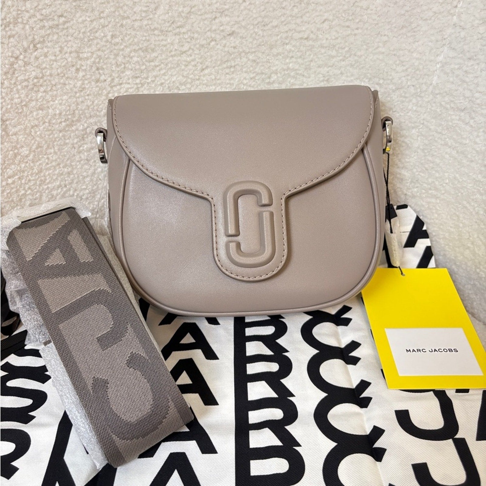 Marc Jacobs Covered J Marc Saddle Bag grey