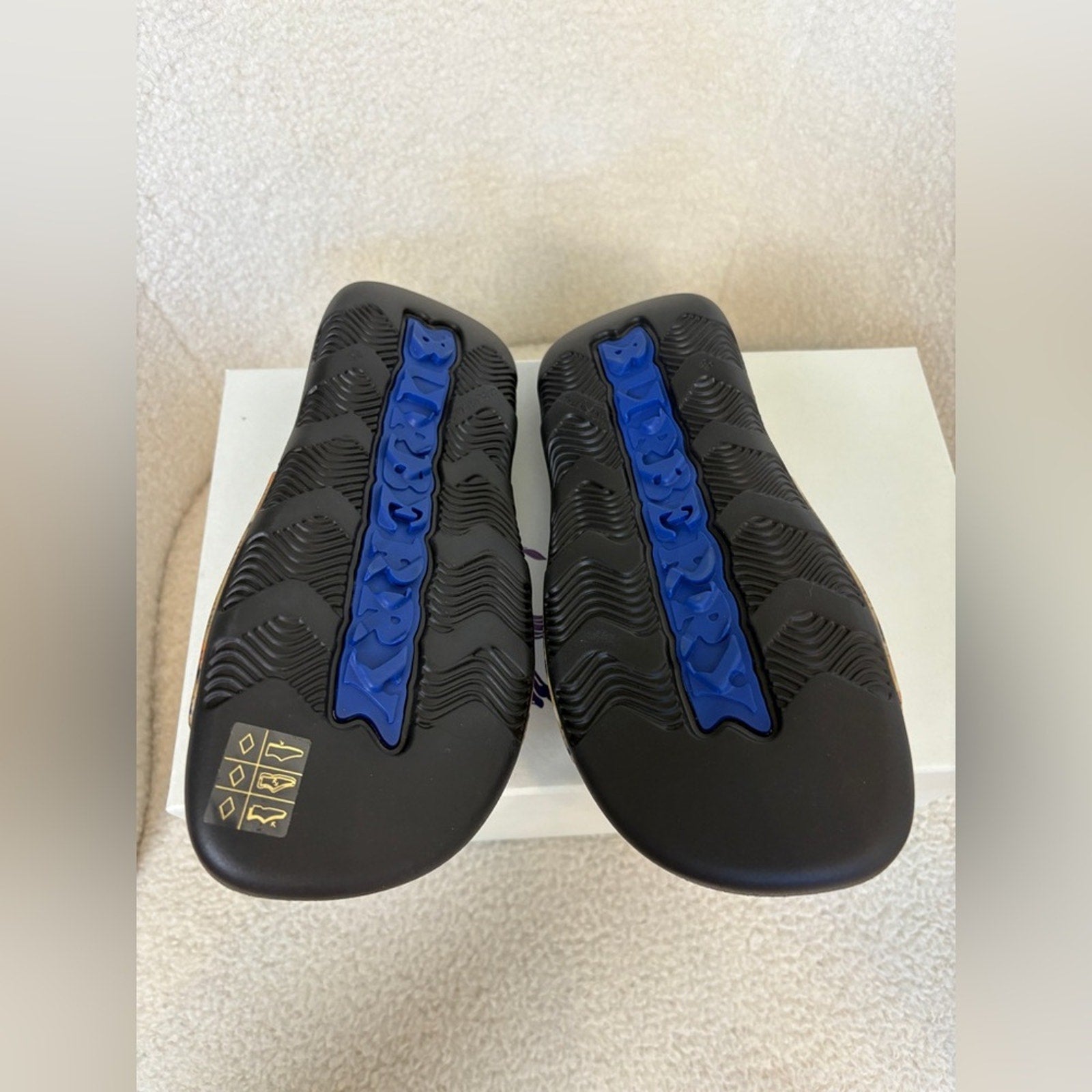 Burberry women’s Dive slides