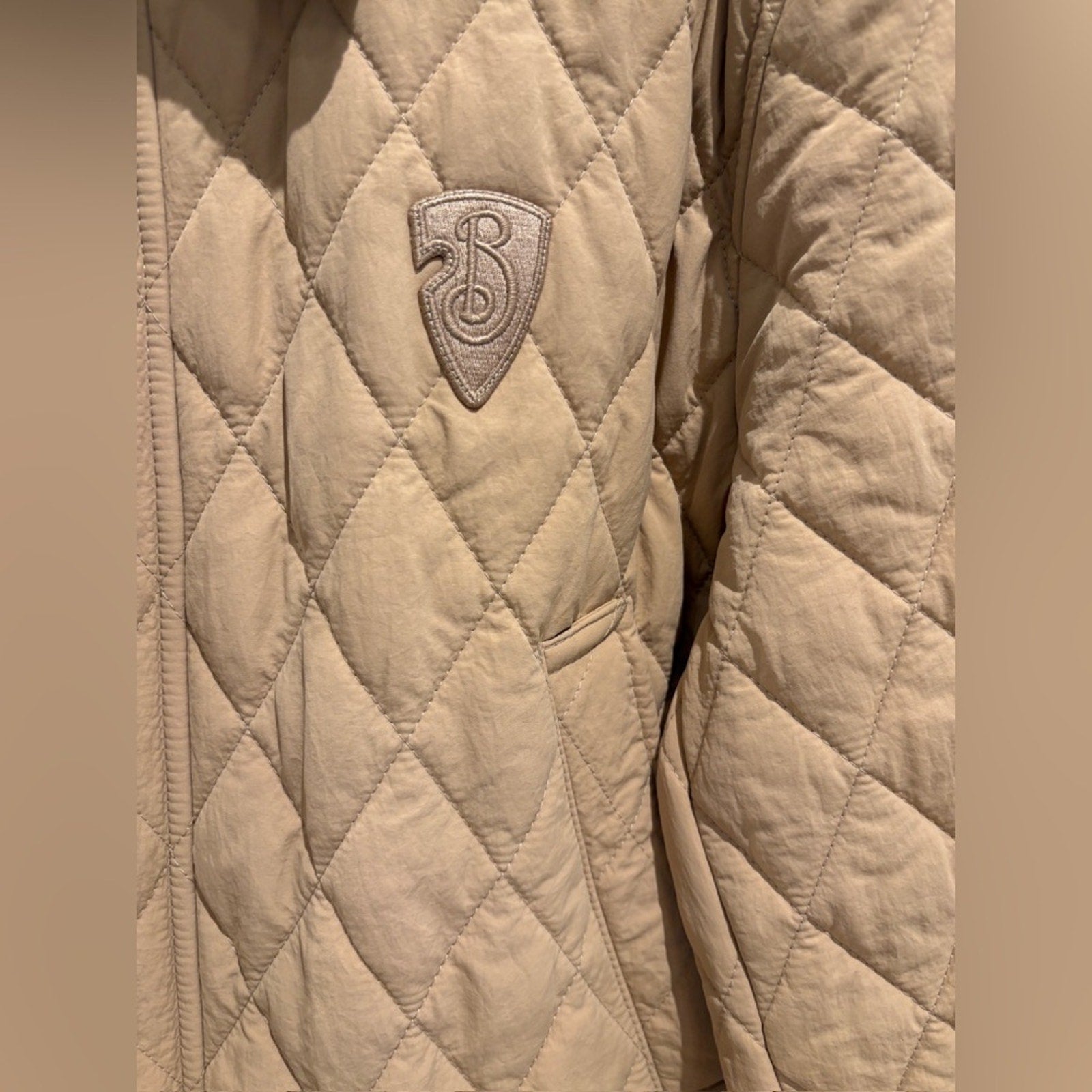 Burberry quilted puffer jacket Beige